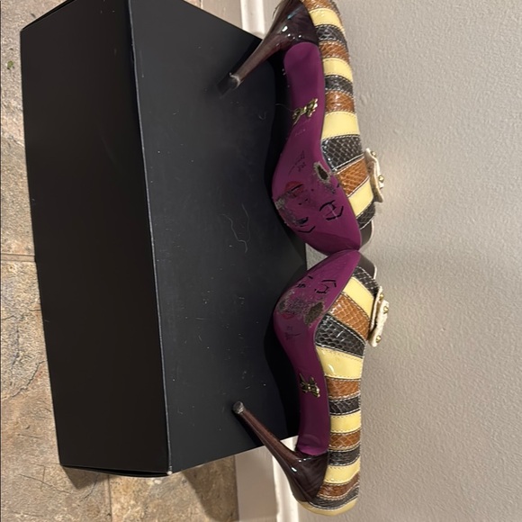 Betsey Johnson Cream and Brown High-Heeled Pumps with Bow GUC - Picture 4 of 5